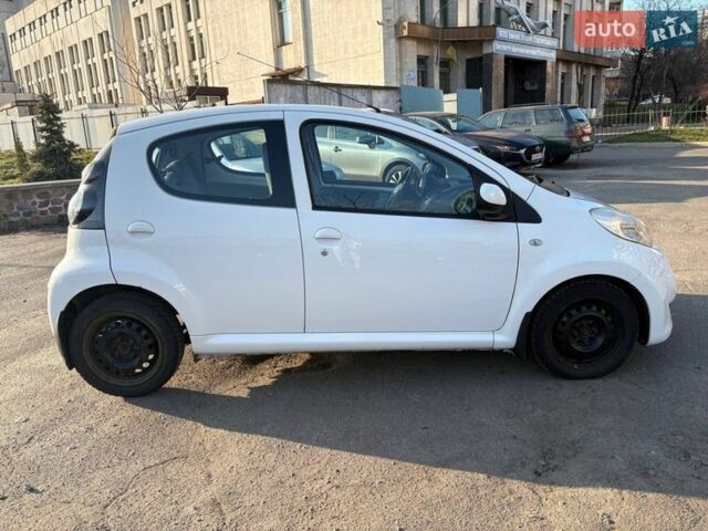 Белый Ситроен С1, объемом двигателя 1 л и пробегом 108 тыс. км за 5000 $, фото 2 на Automoto.ua