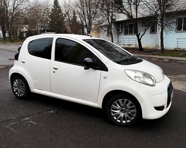 Белый Ситроен С1, объемом двигателя 1 л и пробегом 135 тыс. км за 5950 $, фото 4 на Automoto.ua