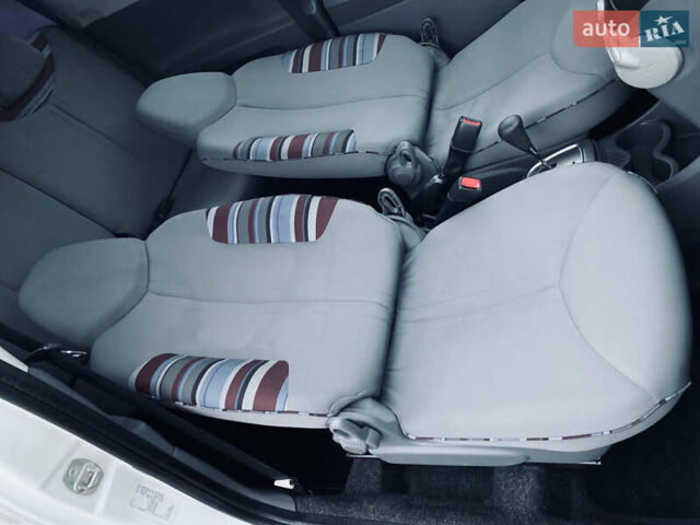 Белый Ситроен С1, объемом двигателя 1 л и пробегом 103 тыс. км за 5400 $, фото 21 на Automoto.ua