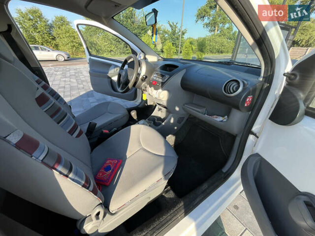 Белый Ситроен С1, объемом двигателя 1 л и пробегом 101 тыс. км за 6000 $, фото 11 на Automoto.ua