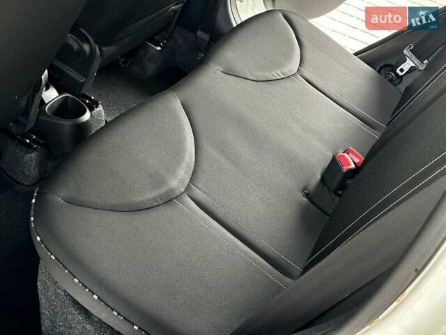 Белый Ситроен С1, объемом двигателя 1 л и пробегом 124 тыс. км за 6000 $, фото 30 на Automoto.ua