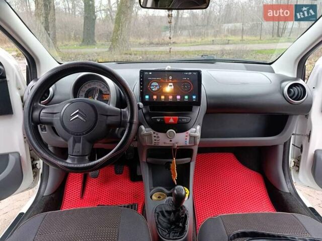 Белый Ситроен С1, объемом двигателя 1 л и пробегом 84 тыс. км за 5400 $, фото 5 на Automoto.ua