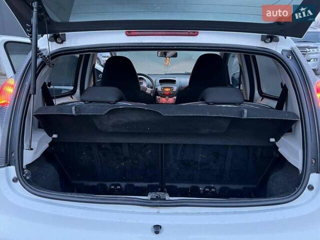 Белый Ситроен С1, объемом двигателя 1 л и пробегом 163 тыс. км за 5690 $, фото 29 на Automoto.ua