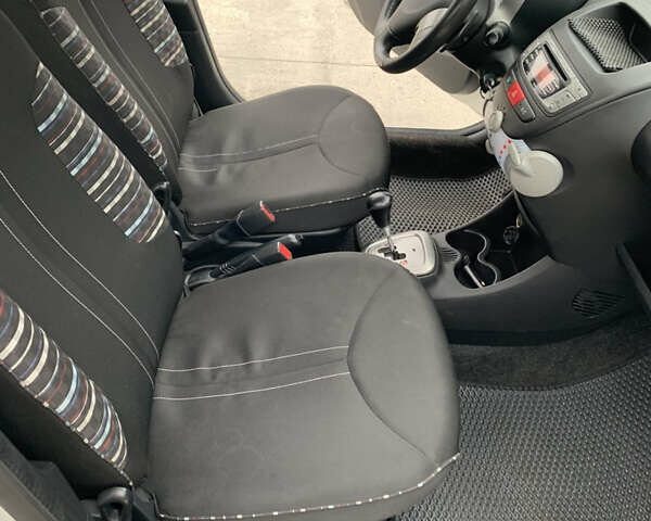 Белый Ситроен С1, объемом двигателя 1 л и пробегом 163 тыс. км за 5500 $, фото 12 на Automoto.ua