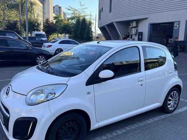 Белый Ситроен С1, объемом двигателя 1 л и пробегом 148 тыс. км за 5700 $, фото 2 на Automoto.ua