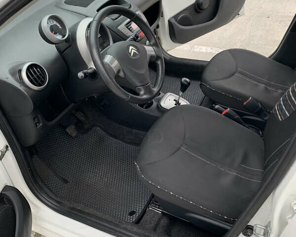 Белый Ситроен С1, объемом двигателя 1 л и пробегом 163 тыс. км за 5500 $, фото 9 на Automoto.ua