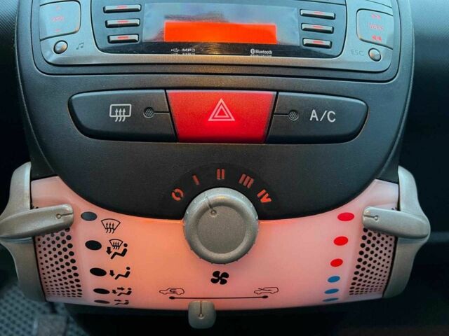 Белый Ситроен С1, объемом двигателя 1 л и пробегом 163 тыс. км за 5690 $, фото 23 на Automoto.ua