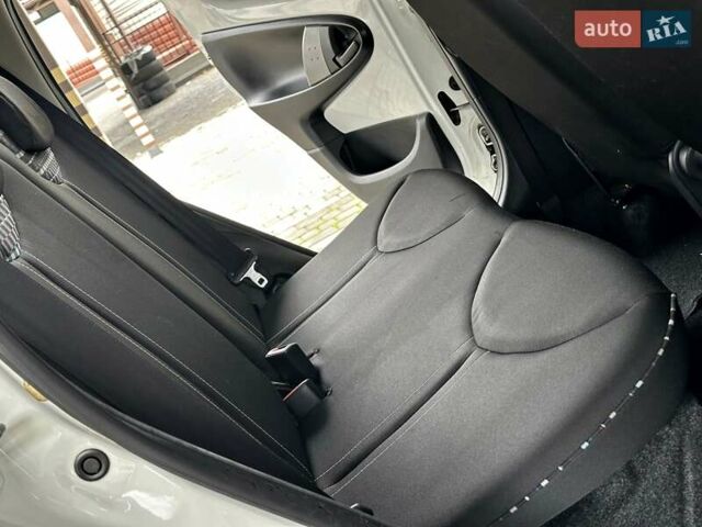 Белый Ситроен С1, объемом двигателя 1 л и пробегом 124 тыс. км за 6000 $, фото 31 на Automoto.ua