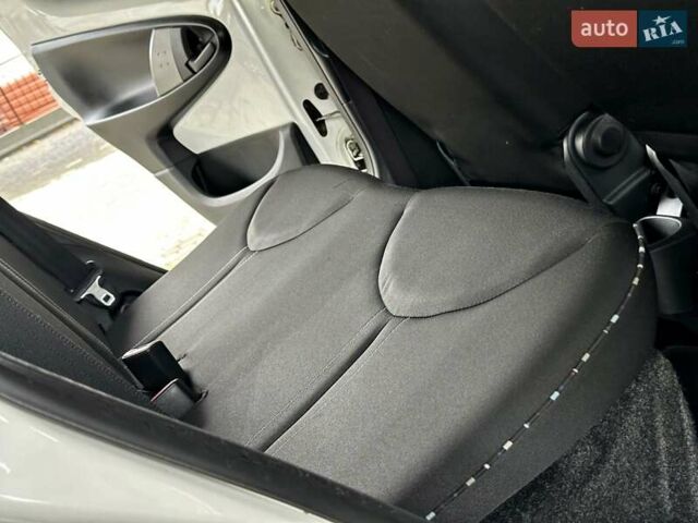 Белый Ситроен С1, объемом двигателя 1 л и пробегом 124 тыс. км за 6000 $, фото 32 на Automoto.ua