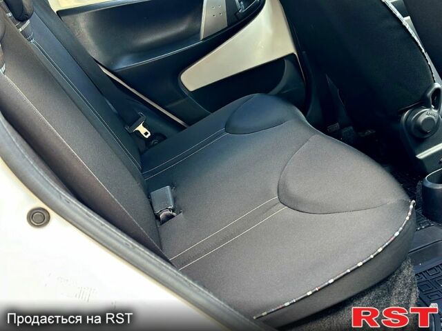 Белый Ситроен С1, объемом двигателя 1 л и пробегом 124 тыс. км за 6000 $, фото 13 на Automoto.ua