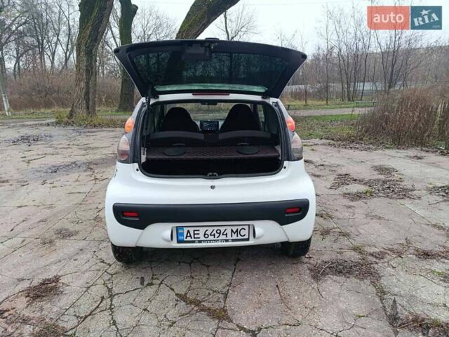 Белый Ситроен С1, объемом двигателя 1 л и пробегом 84 тыс. км за 5400 $, фото 4 на Automoto.ua