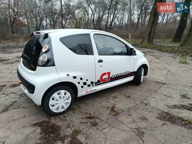 Белый Ситроен С1, объемом двигателя 1 л и пробегом 84 тыс. км за 5400 $, фото 3 на Automoto.ua