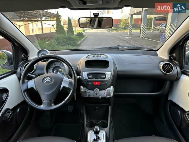Белый Ситроен С1, объемом двигателя 1 л и пробегом 124 тыс. км за 6000 $, фото 19 на Automoto.ua