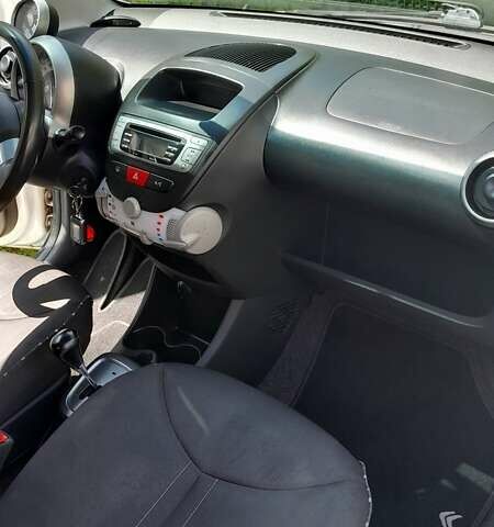 Белый Ситроен С1, объемом двигателя 1 л и пробегом 89 тыс. км за 6300 $, фото 40 на Automoto.ua