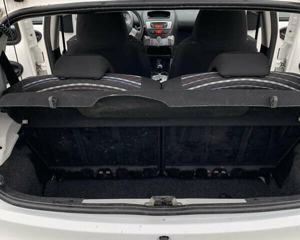 Белый Ситроен С1, объемом двигателя 1 л и пробегом 163 тыс. км за 5500 $, фото 10 на Automoto.ua