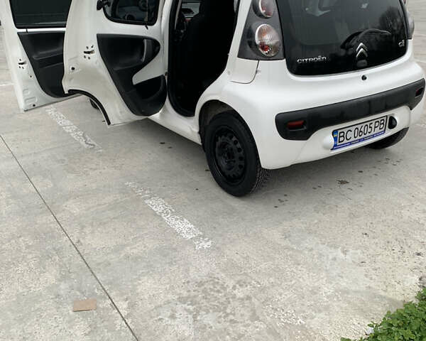 Белый Ситроен С1, объемом двигателя 1 л и пробегом 163 тыс. км за 5500 $, фото 4 на Automoto.ua