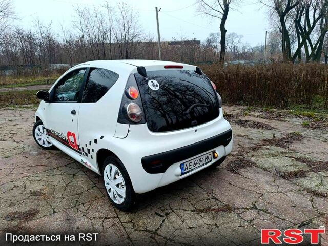 Белый Ситроен С1, объемом двигателя 1 л и пробегом 85 тыс. км за 5400 $, фото 2 на Automoto.ua