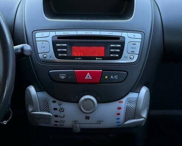 Ситроен С1 2013 в Киеве на Automoto.ua Белый Ситроен С1, объемом двигателя 1 л и пробегом 100 тыс. км за 4100 $, фото 18 на Automoto.ua