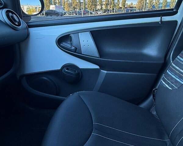 Ситроен С1 2013 в Киеве на Automoto.ua Белый Ситроен С1, объемом двигателя 1 л и пробегом 100 тыс. км за 4100 $, фото 27 на Automoto.ua