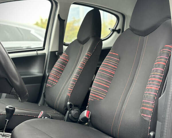 Ситроен С1 2013 в Киеве на Automoto.ua Белый Ситроен С1, объемом двигателя 1 л и пробегом 81 тыс. км за 5900 $, фото 10 на Automoto.ua