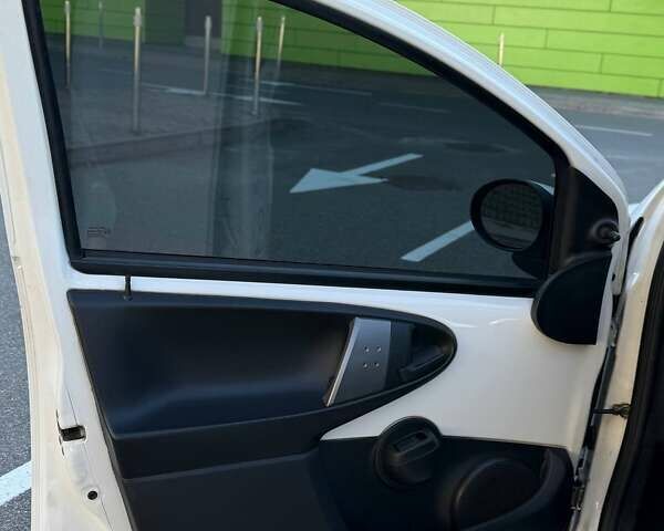 Ситроен С1 2013 в Киеве на Automoto.ua Белый Ситроен С1, объемом двигателя 1 л и пробегом 100 тыс. км за 4100 $, фото 21 на Automoto.ua