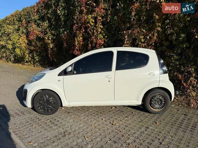 Ситроен С1 2013 в Киеве на Automoto.ua Белый Ситроен С1, объемом двигателя 1 л и пробегом 100 тыс. км за 4100 $, фото 1 на Automoto.ua