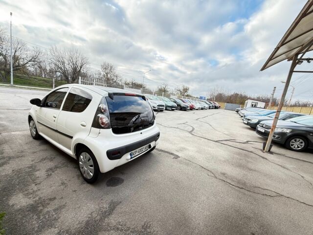 Белый Ситроен С1, объемом двигателя 1 л и пробегом 190 тыс. км за 5900 $, фото 2 на Automoto.ua