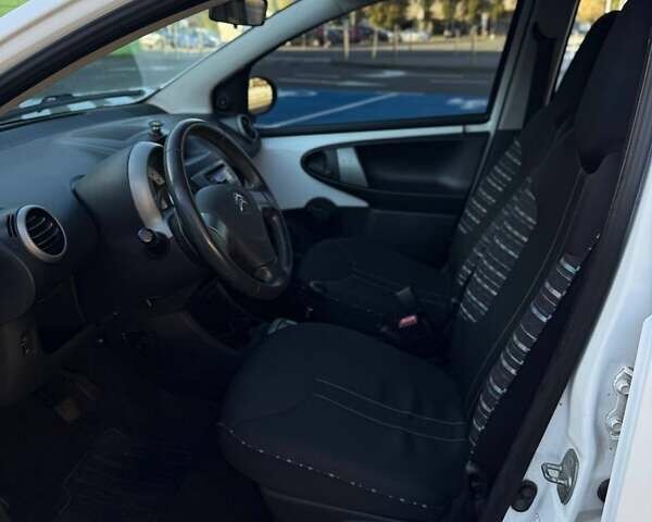 Ситроен С1 2013 в Киеве на Automoto.ua Белый Ситроен С1, объемом двигателя 1 л и пробегом 100 тыс. км за 4100 $, фото 13 на Automoto.ua