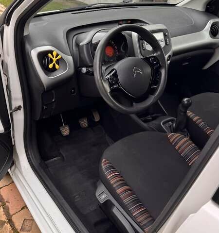 Белый Ситроен С1, объемом двигателя 1 л и пробегом 200 тыс. км за 6800 $, фото 36 на Automoto.ua