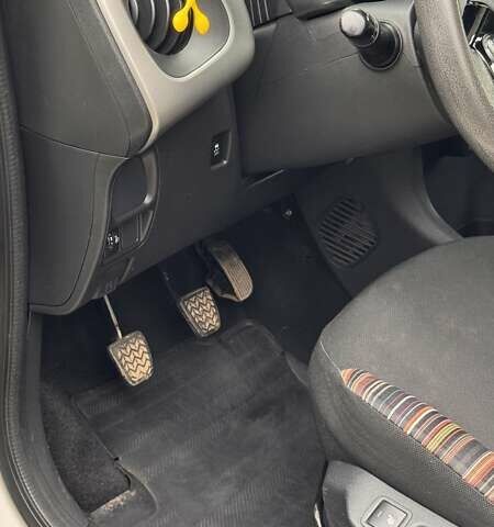 Белый Ситроен С1, объемом двигателя 1 л и пробегом 200 тыс. км за 6800 $, фото 47 на Automoto.ua