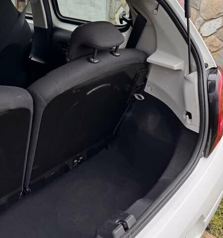 Белый Ситроен С1, объемом двигателя 1 л и пробегом 200 тыс. км за 6800 $, фото 30 на Automoto.ua