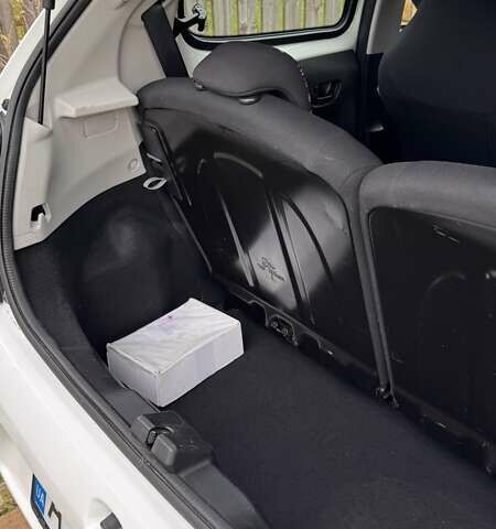 Белый Ситроен С1, объемом двигателя 1 л и пробегом 200 тыс. км за 6800 $, фото 28 на Automoto.ua