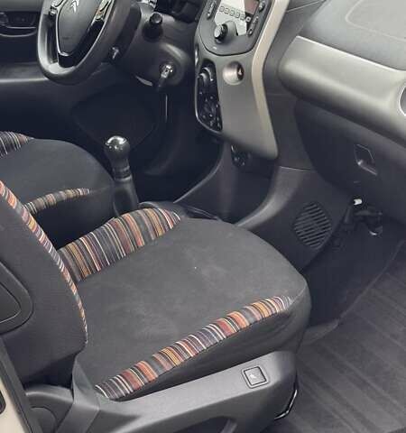 Белый Ситроен С1, объемом двигателя 1 л и пробегом 200 тыс. км за 6800 $, фото 21 на Automoto.ua