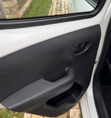 Белый Ситроен С1, объемом двигателя 1 л и пробегом 200 тыс. км за 6800 $, фото 35 на Automoto.ua