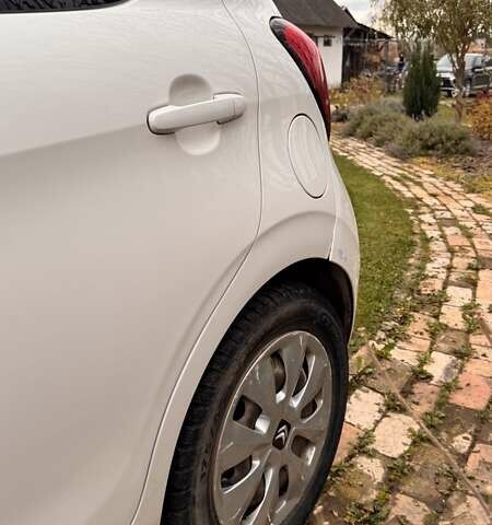 Белый Ситроен С1, объемом двигателя 1 л и пробегом 200 тыс. км за 6800 $, фото 54 на Automoto.ua