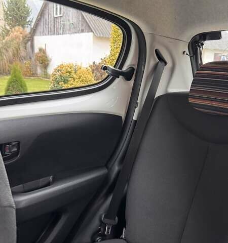 Белый Ситроен С1, объемом двигателя 1 л и пробегом 200 тыс. км за 6800 $, фото 37 на Automoto.ua