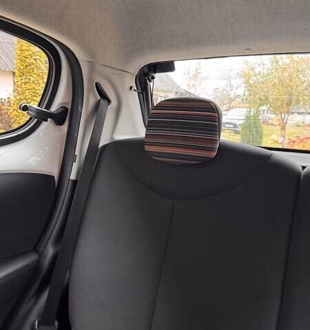 Белый Ситроен С1, объемом двигателя 1 л и пробегом 200 тыс. км за 6800 $, фото 40 на Automoto.ua