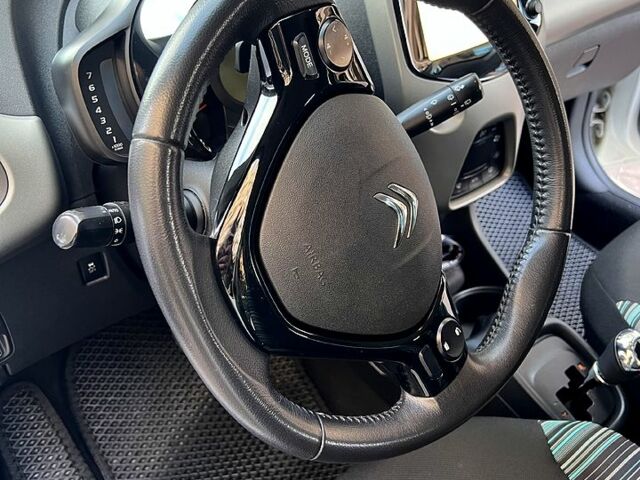 Білий Сітроен С1, об'ємом двигуна 1 л та пробігом 68 тис. км за 10000 $, фото 2 на Automoto.ua