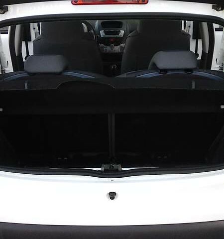 Белый Ситроен С1, объемом двигателя 1 л и пробегом 142 тыс. км за 3900 $, фото 14 на Automoto.ua