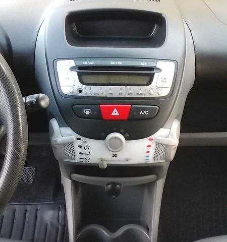 Белый Ситроен С1, объемом двигателя 1 л и пробегом 142 тыс. км за 3900 $, фото 16 на Automoto.ua