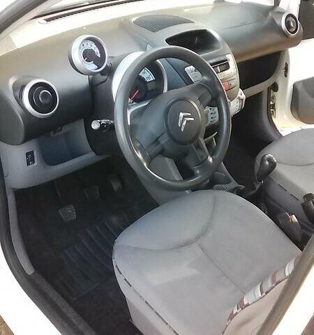 Белый Ситроен С1, объемом двигателя 1 л и пробегом 142 тыс. км за 3900 $, фото 12 на Automoto.ua