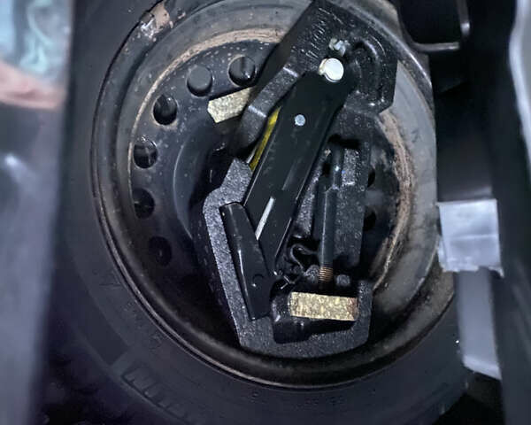 Чорний Сітроен С1, об'ємом двигуна 1 л та пробігом 158 тис. км за 5700 $, фото 28 на Automoto.ua