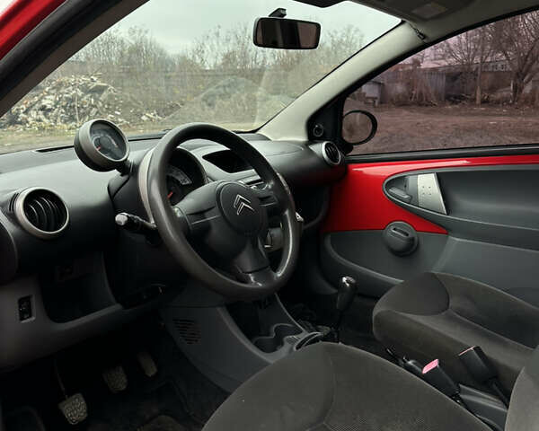 Красный Ситроен С1, объемом двигателя 1 л и пробегом 127 тыс. км за 2950 $, фото 13 на Automoto.ua