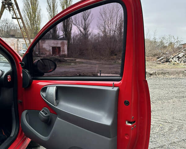 Красный Ситроен С1, объемом двигателя 1 л и пробегом 127 тыс. км за 2950 $, фото 12 на Automoto.ua