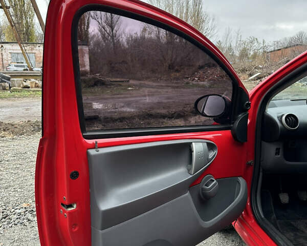 Красный Ситроен С1, объемом двигателя 1 л и пробегом 127 тыс. км за 2950 $, фото 11 на Automoto.ua