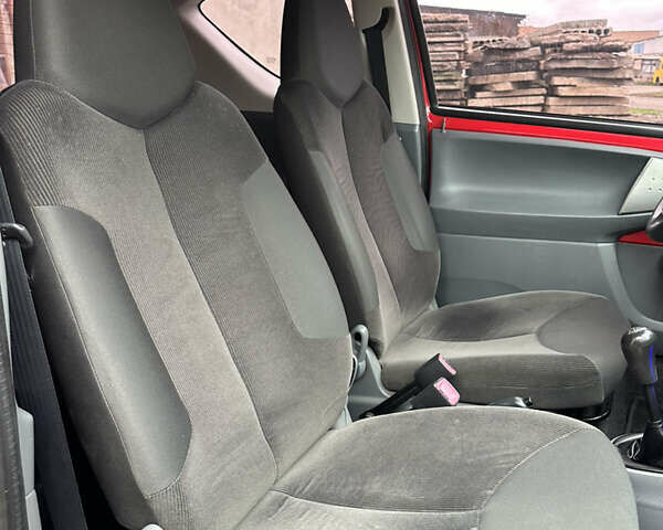 Красный Ситроен С1, объемом двигателя 1 л и пробегом 127 тыс. км за 2950 $, фото 15 на Automoto.ua