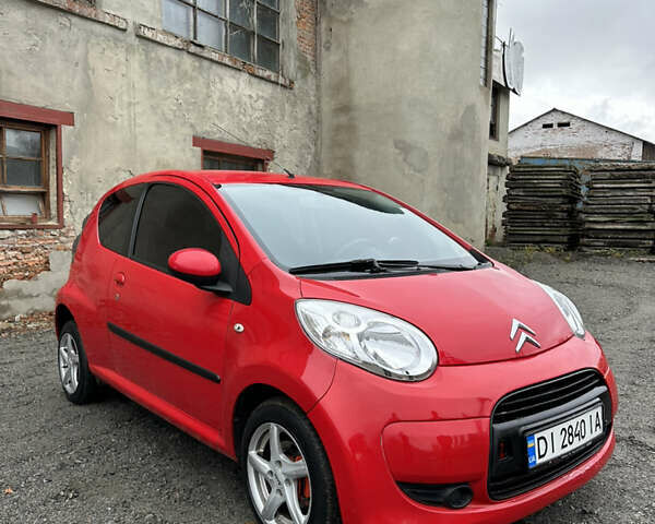 Красный Ситроен С1, объемом двигателя 1 л и пробегом 127 тыс. км за 2950 $, фото 2 на Automoto.ua