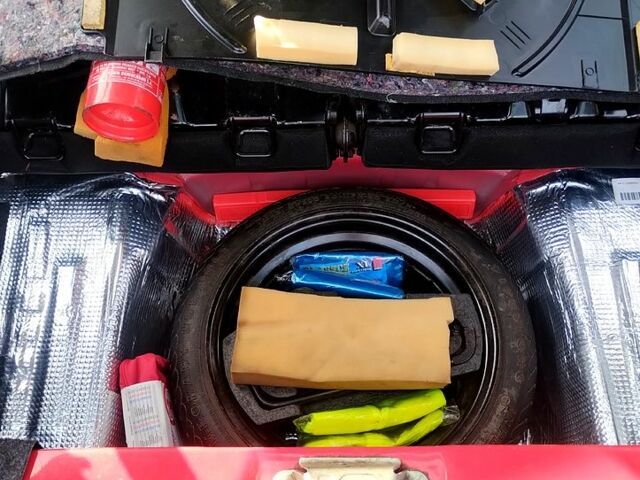 Красный Ситроен С1, объемом двигателя 1 л и пробегом 178 тыс. км за 4400 $, фото 7 на Automoto.ua