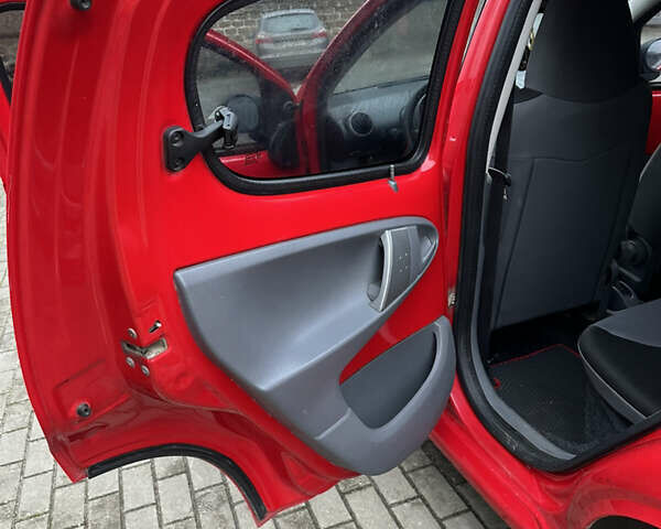 Красный Ситроен С1, объемом двигателя 1 л и пробегом 110 тыс. км за 4300 $, фото 11 на Automoto.ua