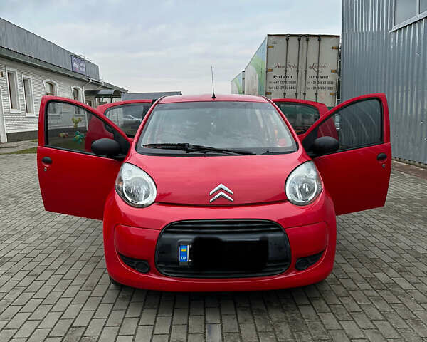 Красный Ситроен С1, объемом двигателя 1 л и пробегом 110 тыс. км за 4300 $, фото 3 на Automoto.ua